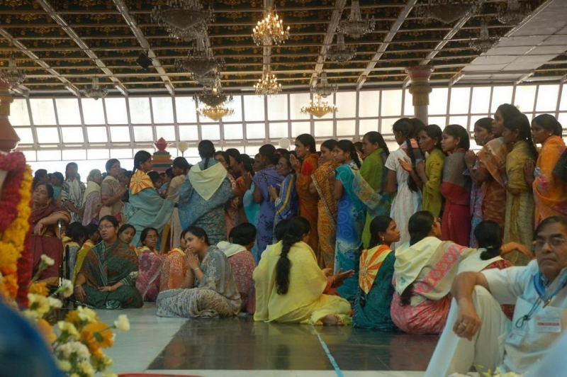 Sathya Sai Baba Condolences Photos - 76 / 109 photos