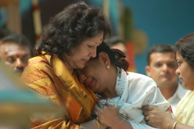 Sathya Sai Baba Condolences Photos - 85 / 109 photos