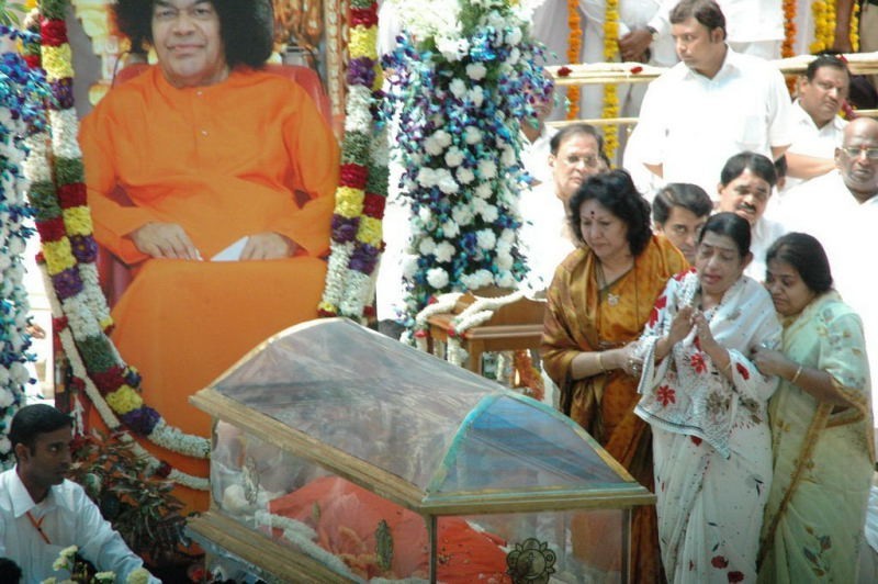 Sathya Sai Baba Condolences Photos - 88 / 109 photos