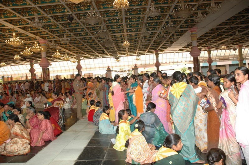 Sathya Sai Baba Condolences Photos - 97 / 109 photos