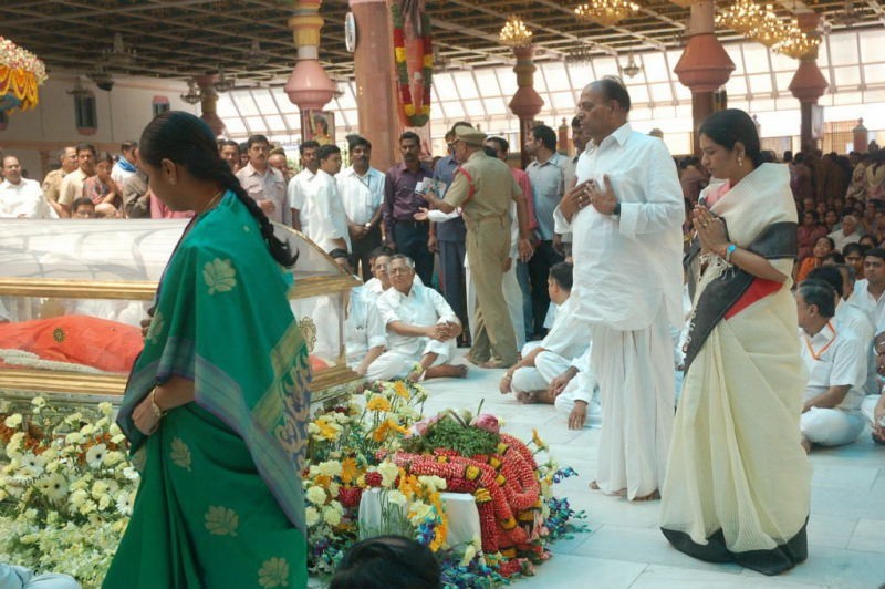 Sathya Sai Baba Condolences Photos - 109 / 109 photos