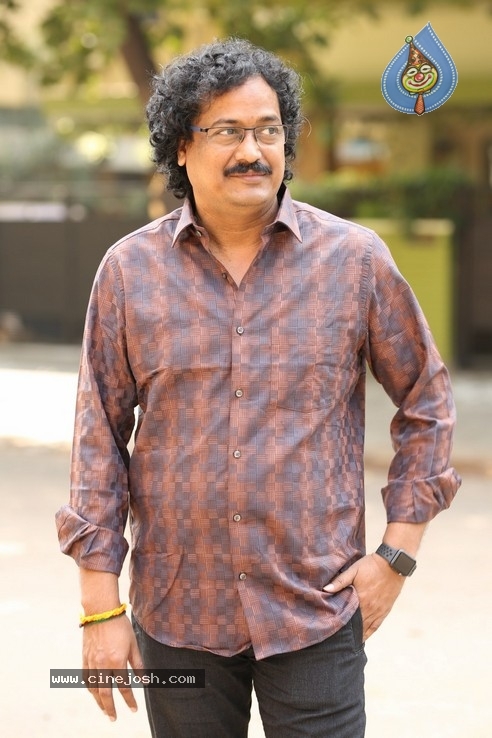 Satish Vegesna Interview Photos - 9 / 21 photos