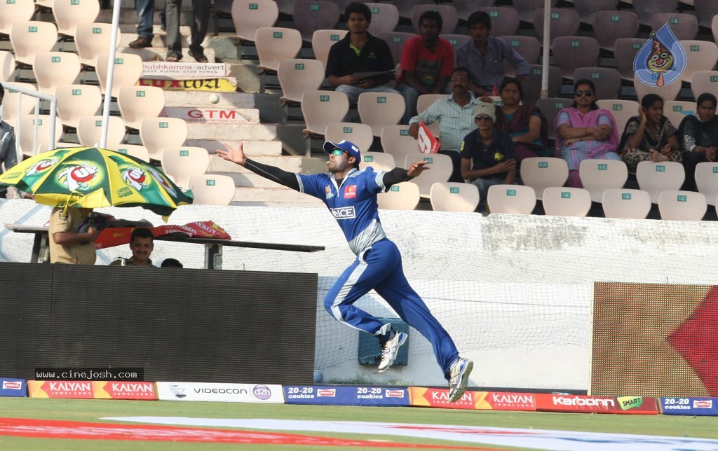 Semi Final 1 Kerala Strikers vs Karnataka Bulldozers Match - 2 / 71 photos