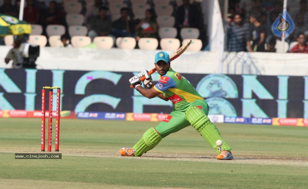 Semi Final 1 Kerala Strikers vs Karnataka Bulldozers Match - 21 / 71 photos