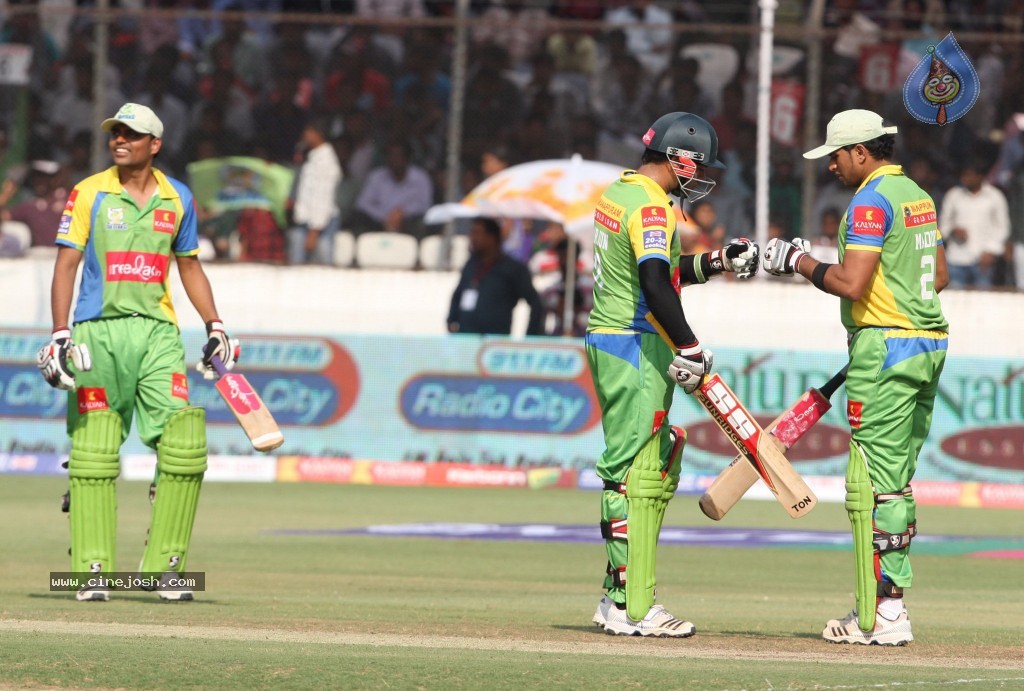 Semi Final 1 Kerala Strikers vs Karnataka Bulldozers Match - 25 / 71 photos