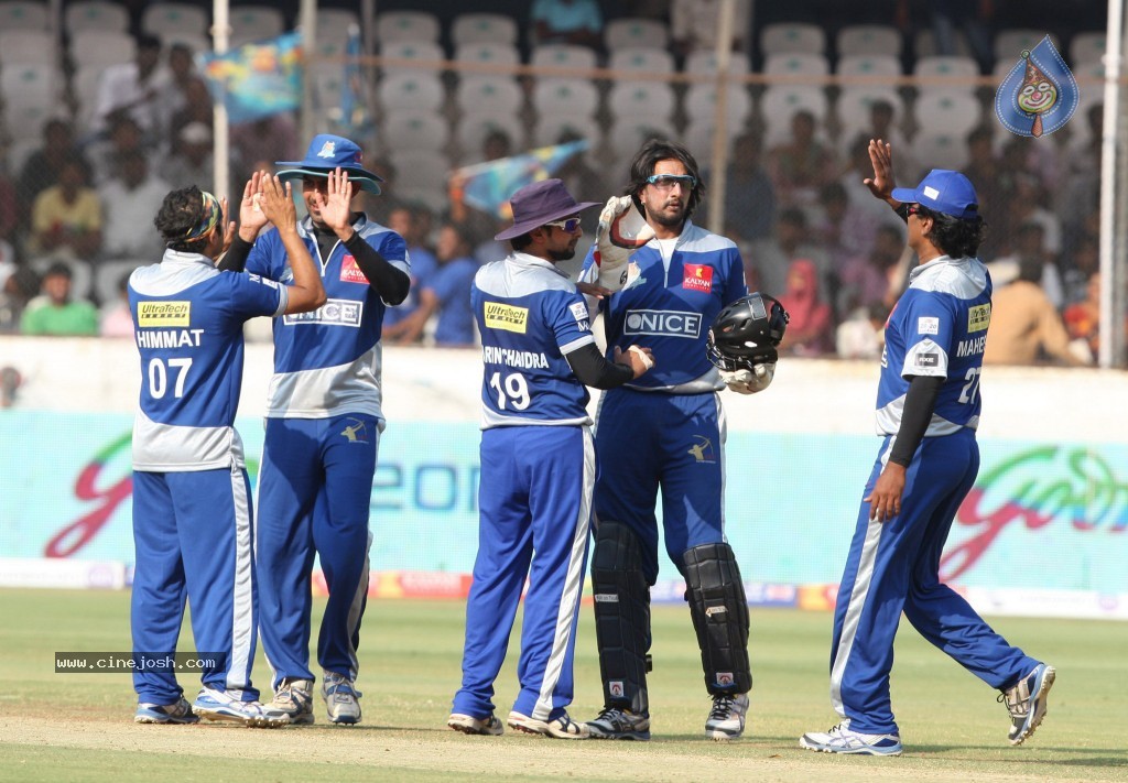Semi Final 1 Kerala Strikers vs Karnataka Bulldozers Match - 64 / 71 photos