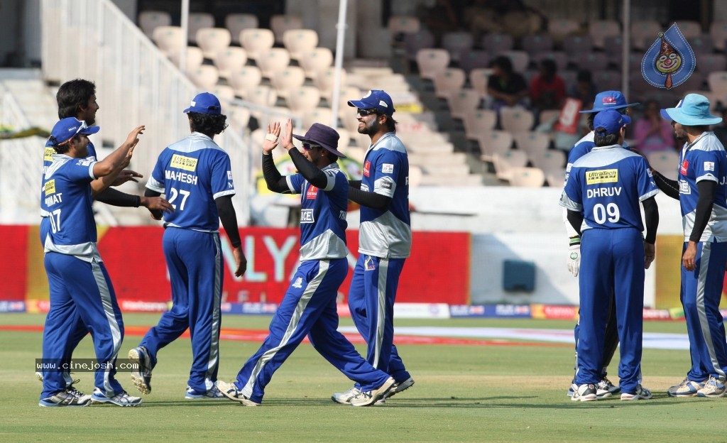 Semi Final 1 Kerala Strikers vs Karnataka Bulldozers Match - 66 / 71 photos