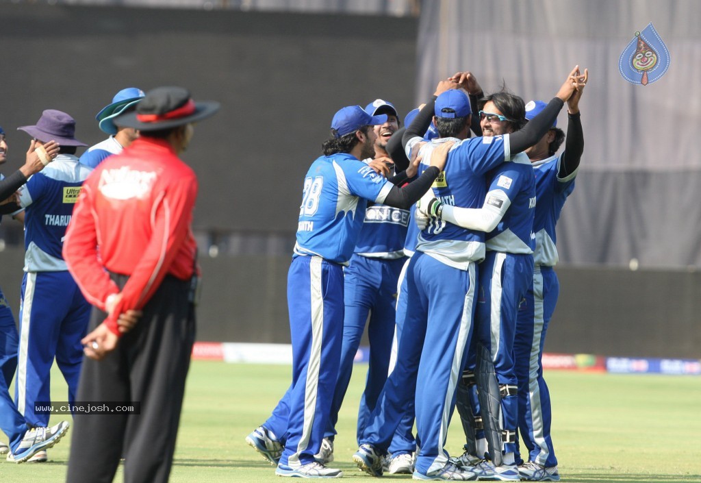 Semi Final 1 Kerala Strikers vs Karnataka Bulldozers Match - 70 / 71 photos