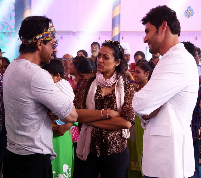 Shah Rukh Khan At Brahmotsavam Sets - 3 / 7 photos