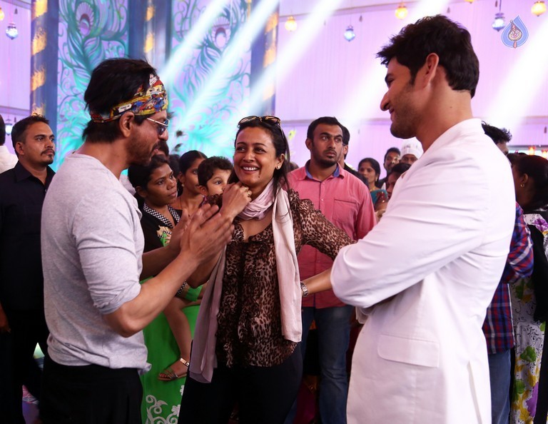 Shah Rukh Khan At Brahmotsavam Sets - 4 / 7 photos