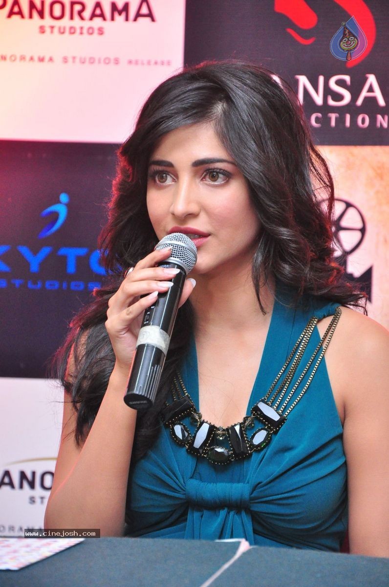 Shruti Hassan Launches Gabbar Game - 30 / 69 photos