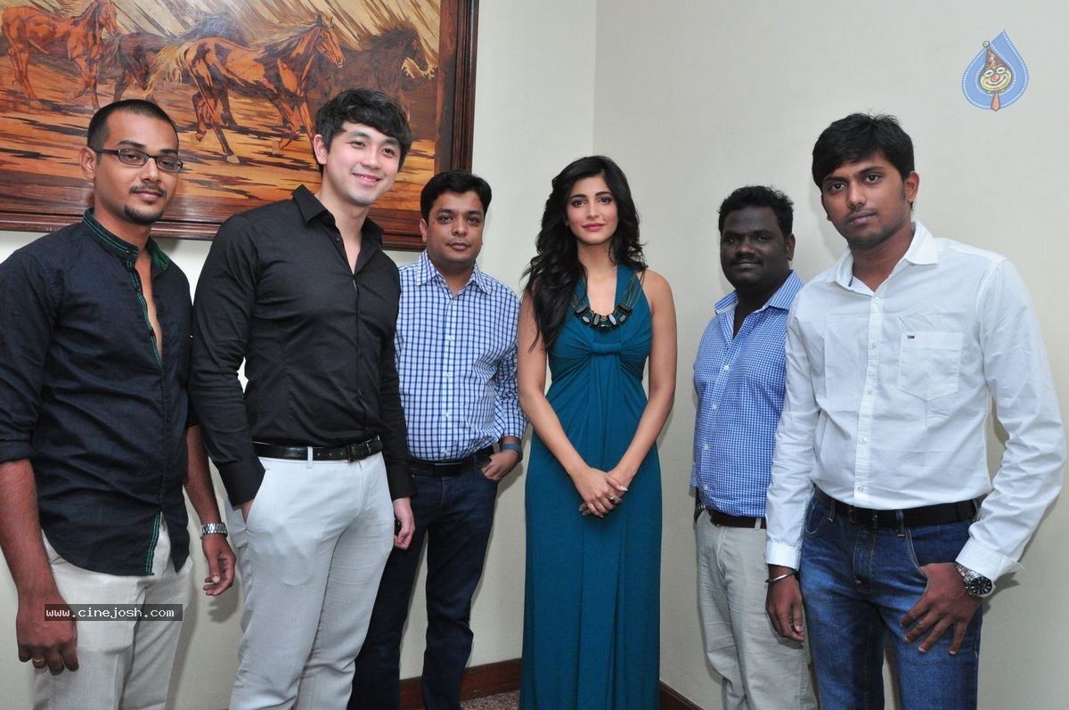 Shruti Hassan Launches Gabbar Game - 68 / 69 photos