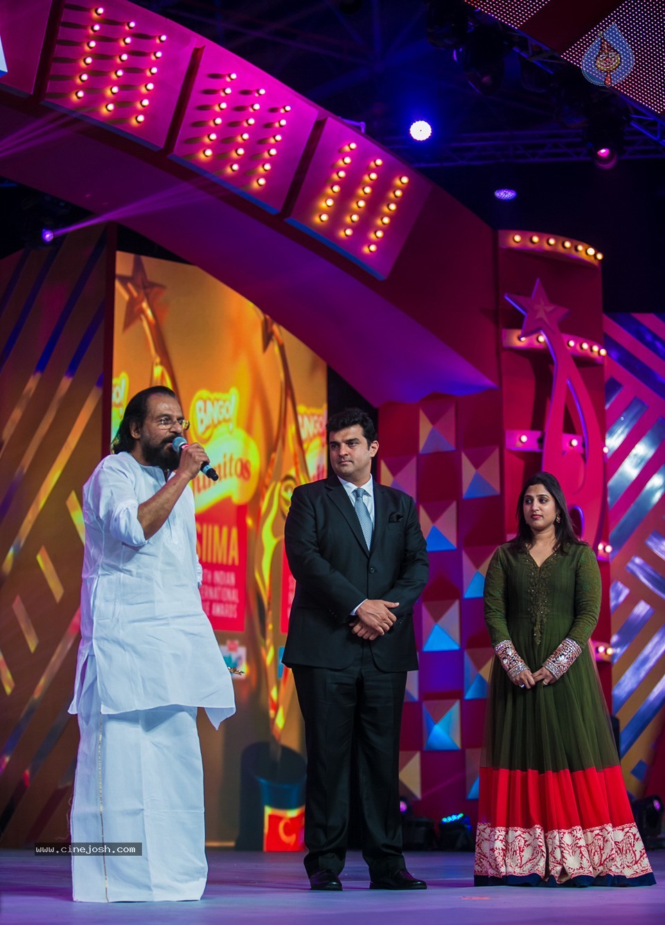 SIIMA 2013 Awards Day2 Photos 02 - 52 / 156 photos