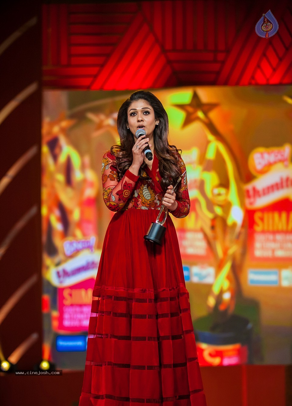 SIIMA 2013 Awards Day2 Photos 02 - 66 / 156 photos