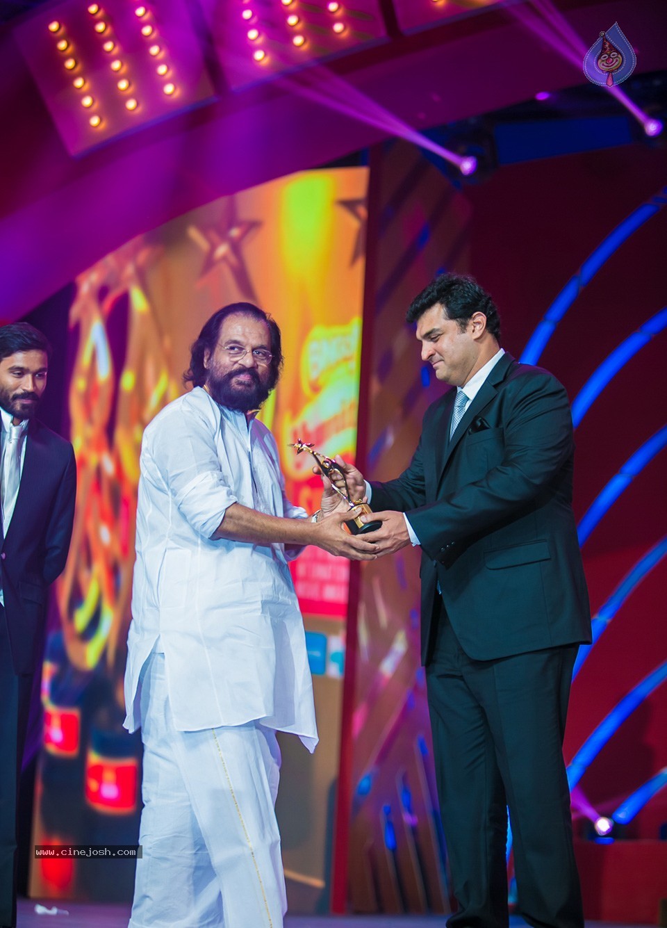 SIIMA 2013 Awards Day2 Photos 02 - 132 / 156 photos
