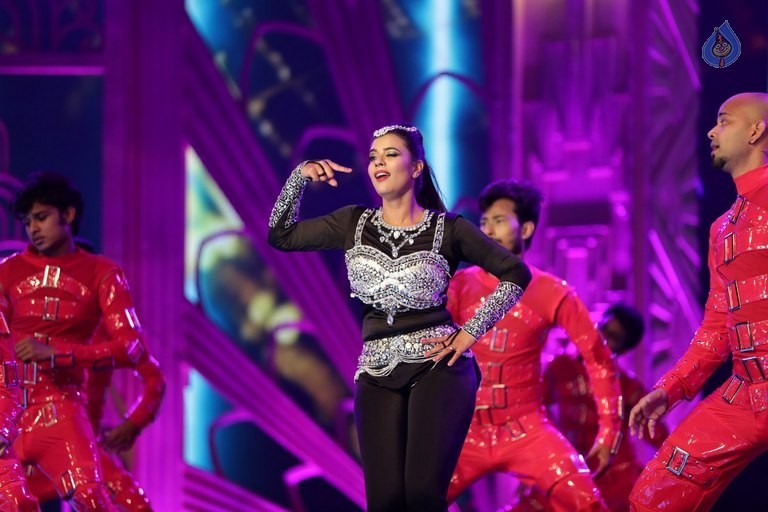 SIIMA 2016 Awards Function Photos Day 2 - 54 / 99 photos