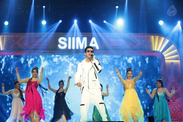 SIIMA 2016 Awards Function Photos Day 2 - 62 / 99 photos