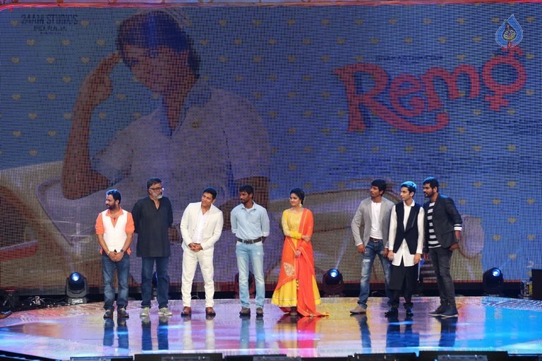 SIIMA 2016 Awards Function Photos Day 2 - 67 / 99 photos
