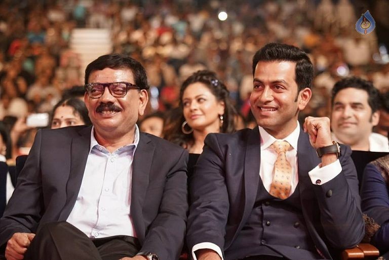 SIIMA Awards 2015 Event Photos - 9 / 74 photos