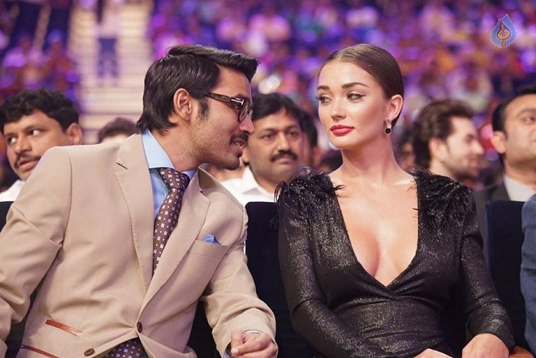 SIIMA Awards 2015 Event Photos - 22 / 74 photos