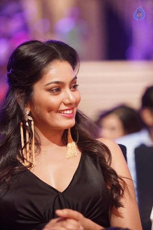SIIMA Awards 2015 Event Photos - 47 / 74 photos