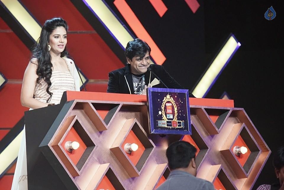 SIIMA Awards 2015 Photos - 39 / 58 photos