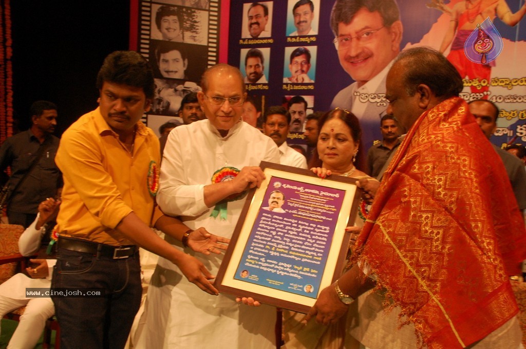 Silver Crown Award to Krishna n Vijaya Nirmala - 3 / 35 photos