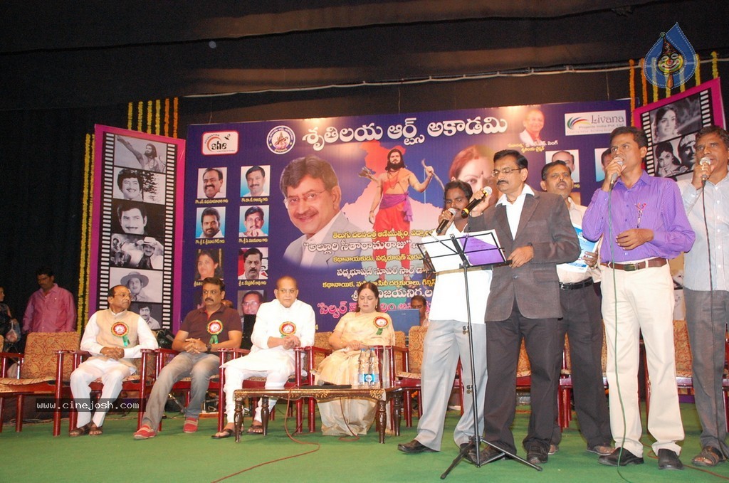 Silver Crown Award to Krishna n Vijaya Nirmala - 4 / 35 photos