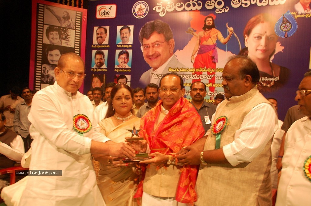 Silver Crown Award to Krishna n Vijaya Nirmala - 5 / 35 photos