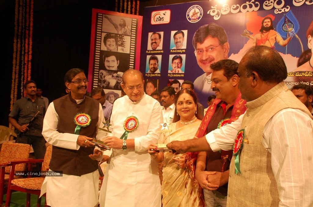 Silver Crown Award to Krishna n Vijaya Nirmala - 12 / 35 photos