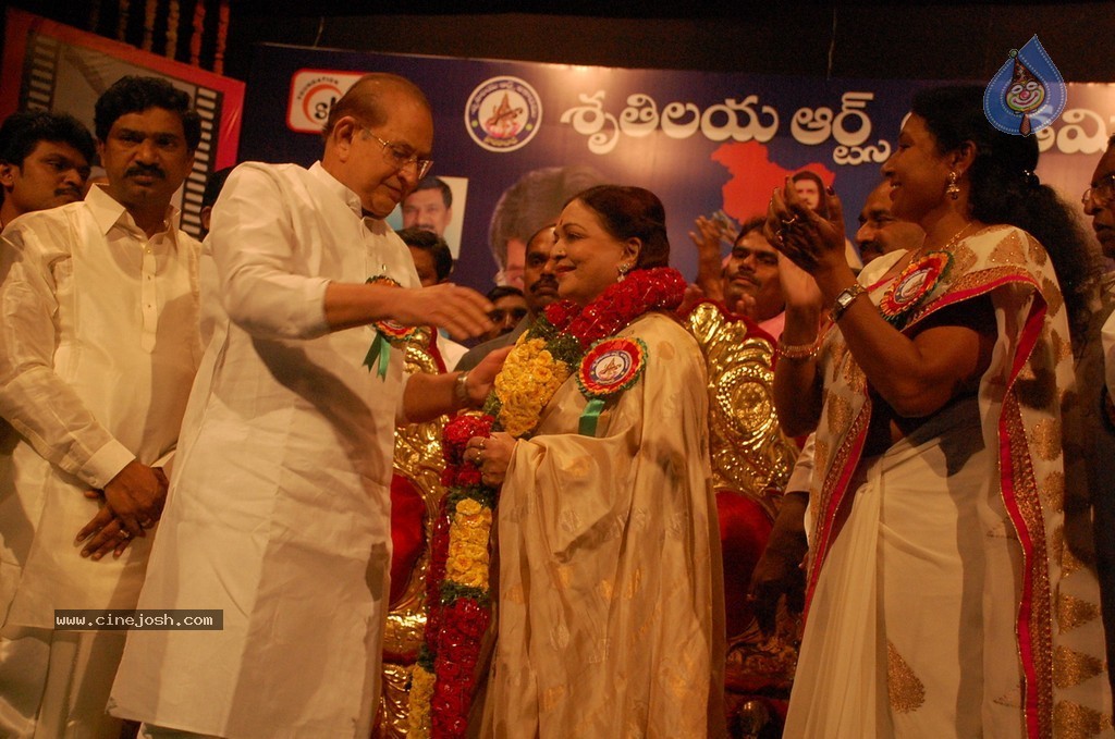 Silver Crown Award to Krishna n Vijaya Nirmala - 13 / 35 photos