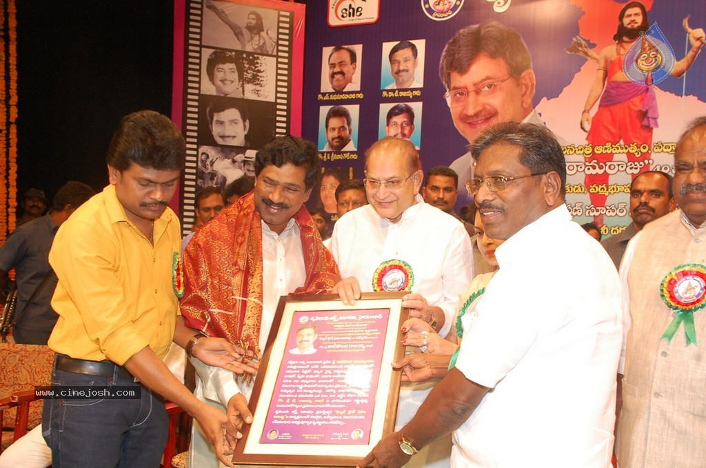 Silver Crown Award to Krishna n Vijaya Nirmala - 17 / 35 photos