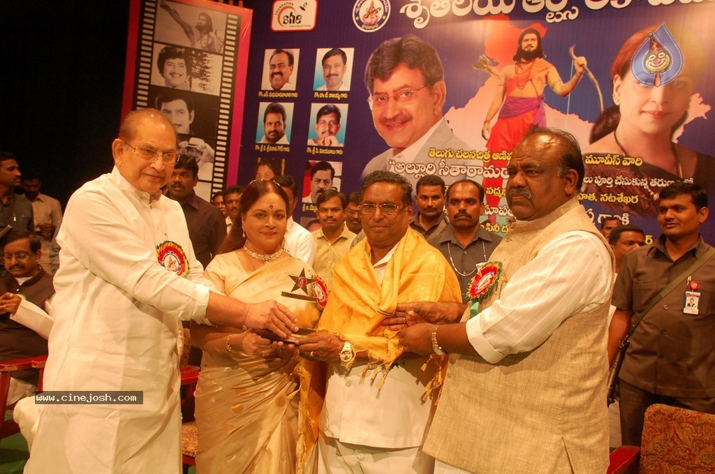 Silver Crown Award to Krishna n Vijaya Nirmala - 23 / 35 photos