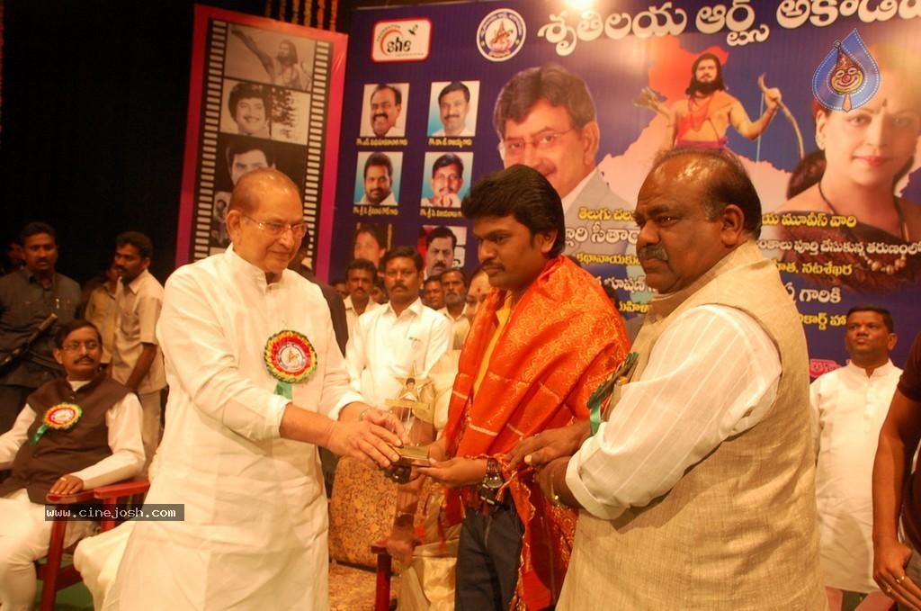 Silver Crown Award to Krishna n Vijaya Nirmala - 30 / 35 photos