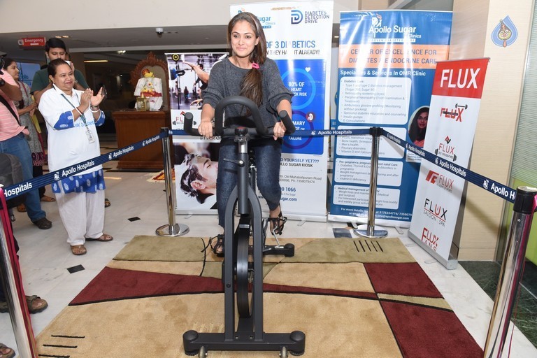 Simran at World Obesity Day Event - 7 / 21 photos