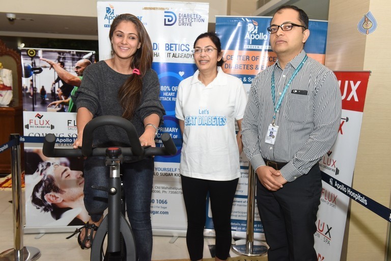 Simran at World Obesity Day Event - 13 / 21 photos