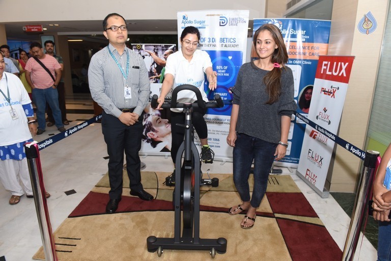 Simran at World Obesity Day Event - 14 / 21 photos