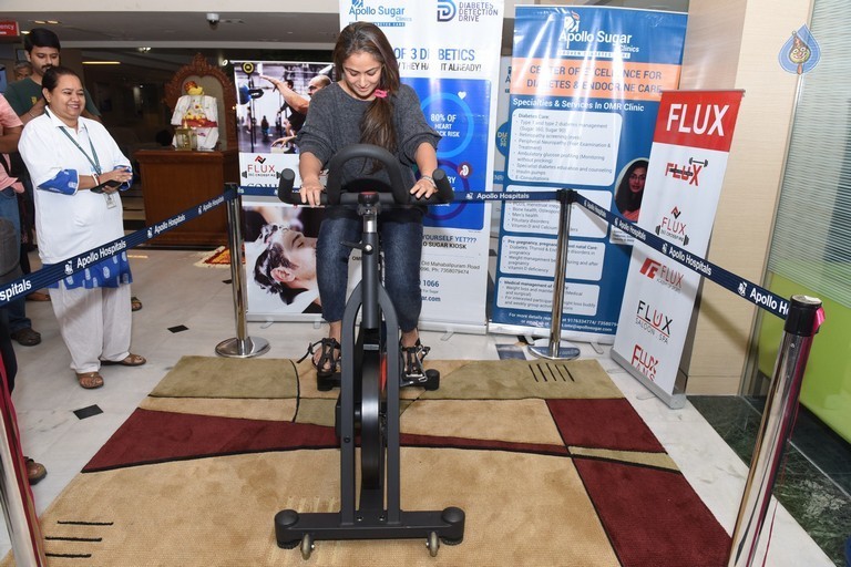 Simran at World Obesity Day Event - 17 / 21 photos