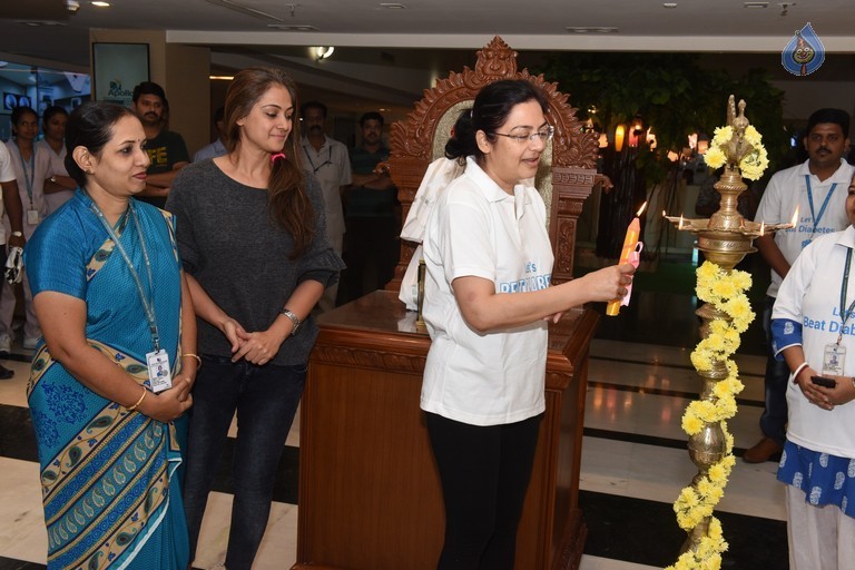 Simran at World Obesity Day Event - 20 / 21 photos