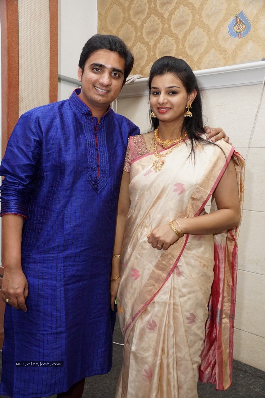 Singer Deepu And Swathi Wedding Ceremony Photo 106 Of 150 Check out deepu family pics / images in this video on w telugu hunt. singer deepu and swathi wedding