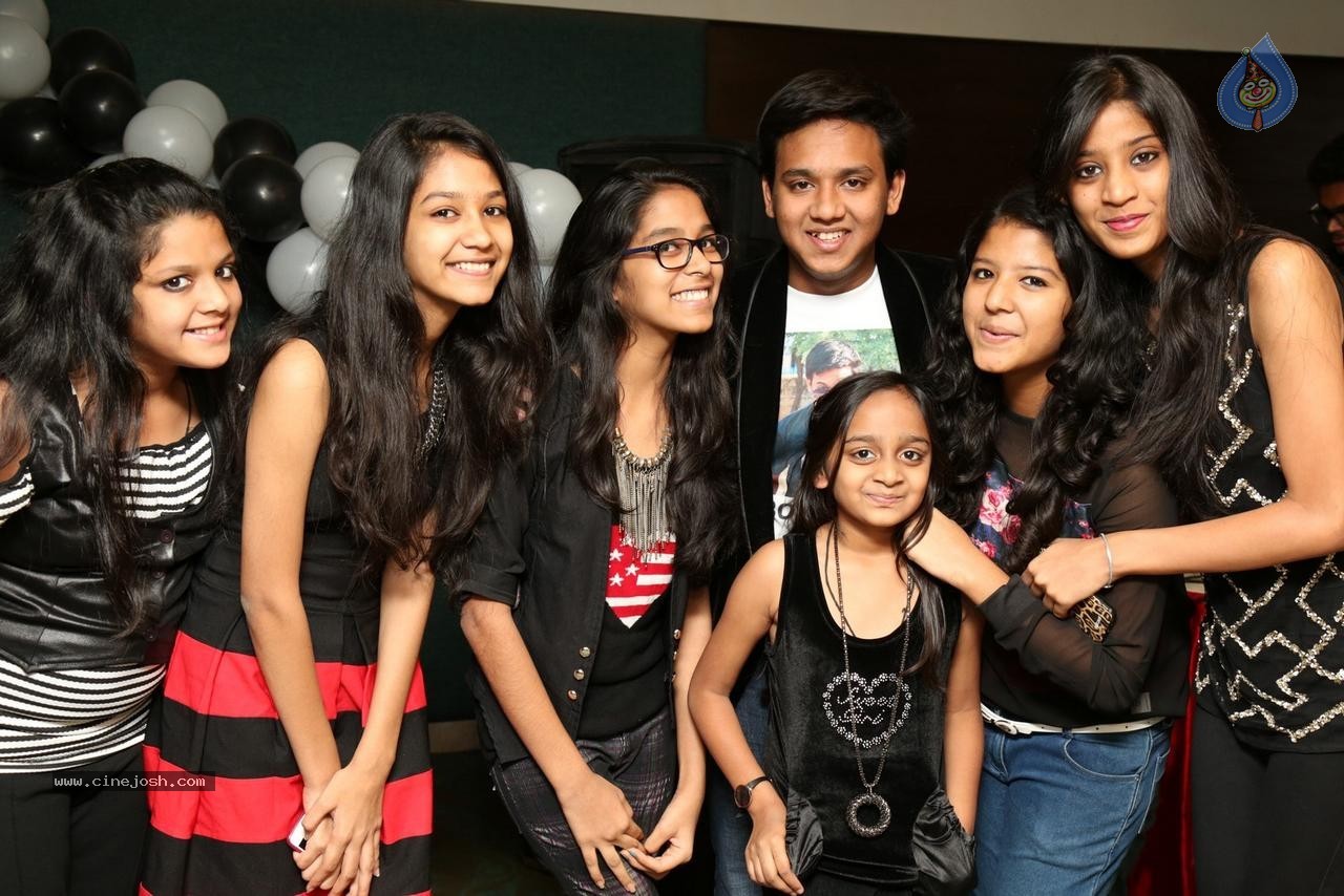 Sonu Jain Birthday Party - 25 / 107 photos