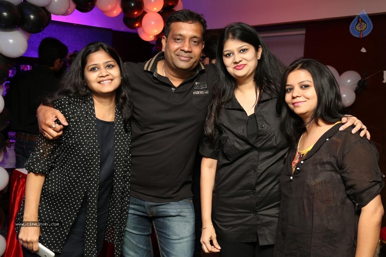 Sonu Jain Birthday Party - 27 / 107 photos