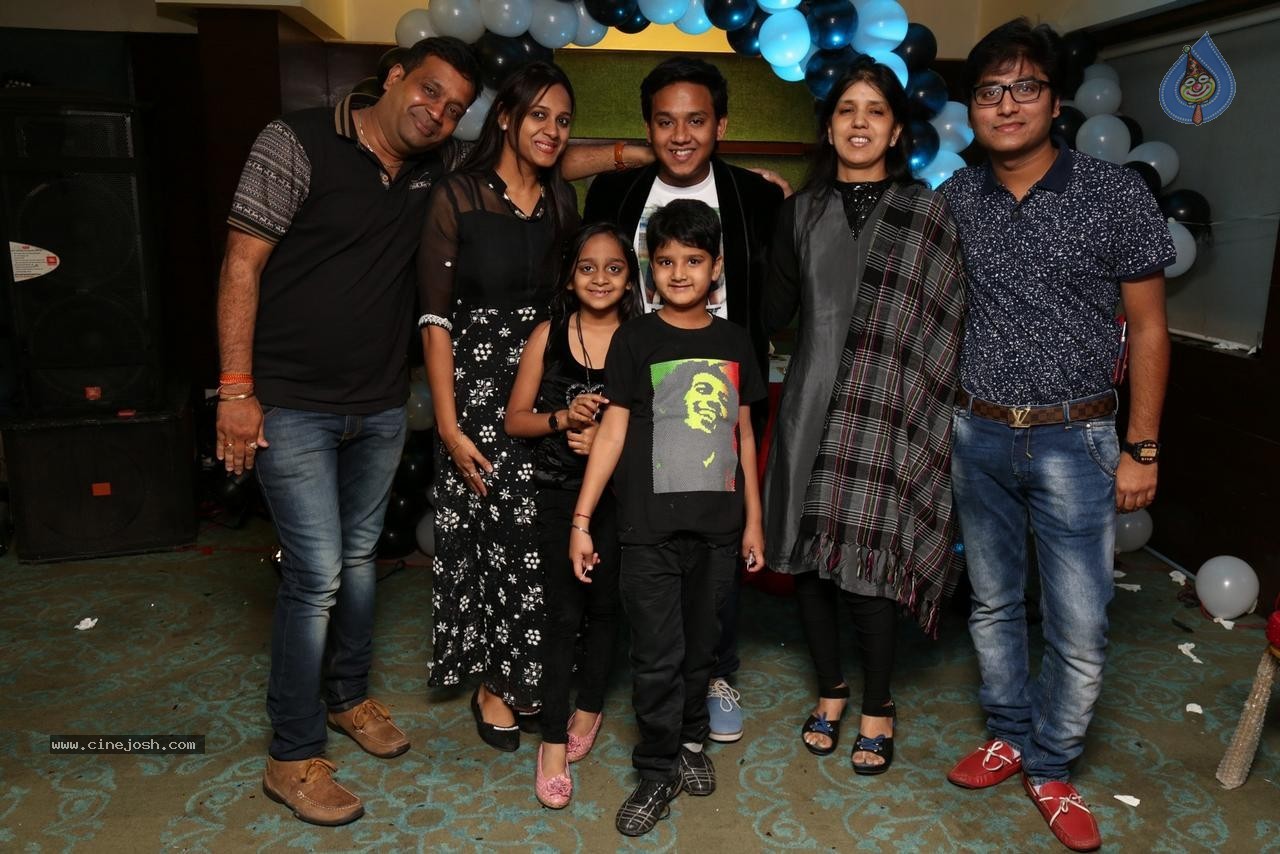 Sonu Jain Birthday Party - 35 / 107 photos