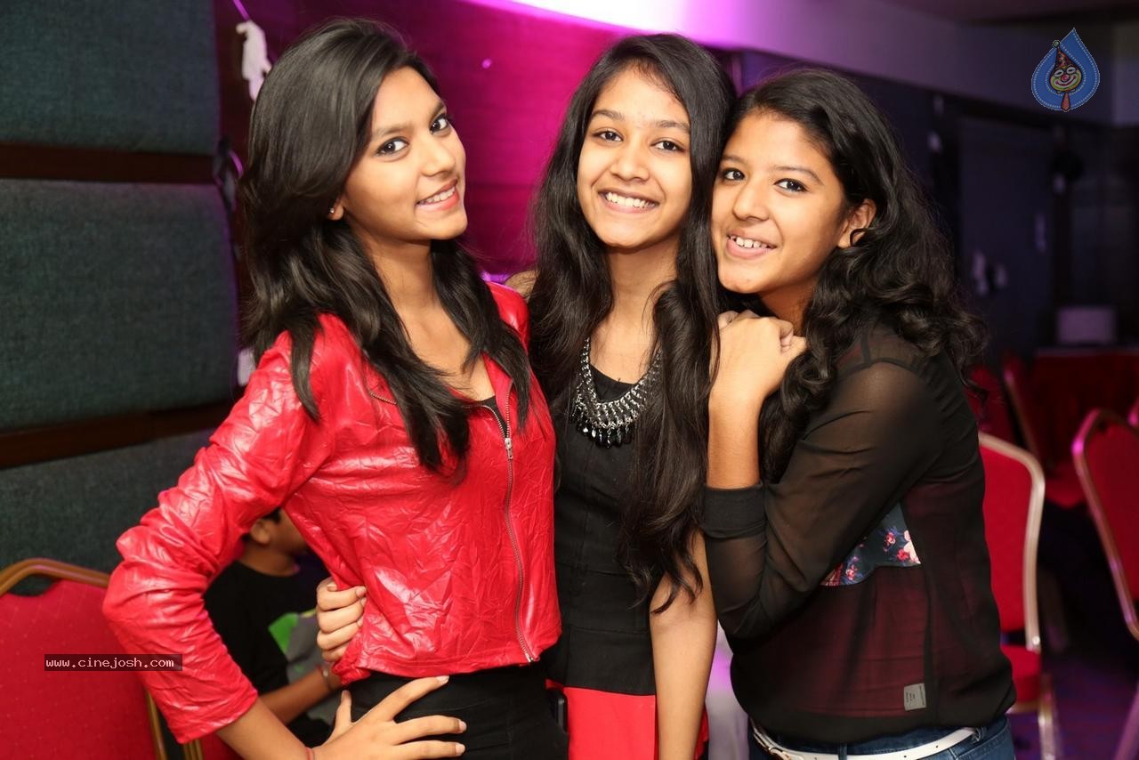 Sonu Jain Birthday Party - 50 / 107 photos