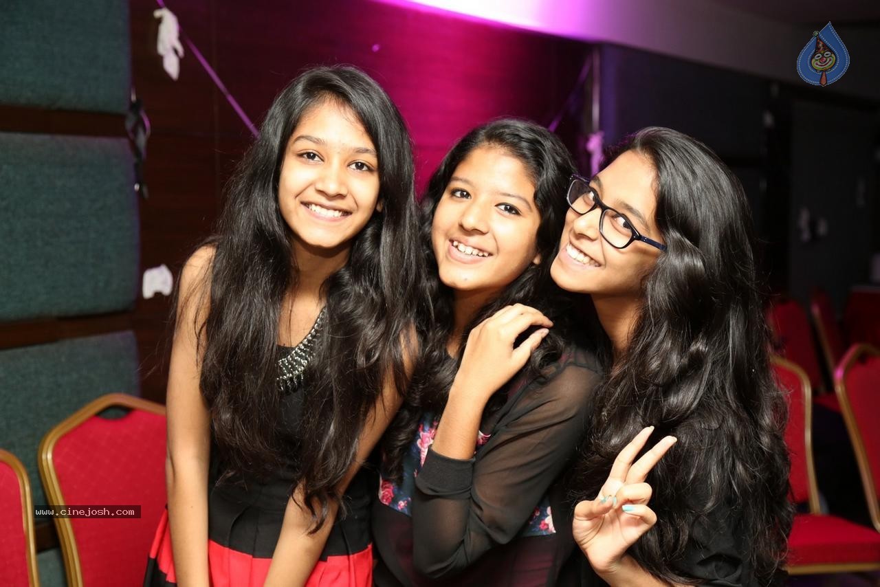 Sonu Jain Birthday Party - 59 / 107 photos