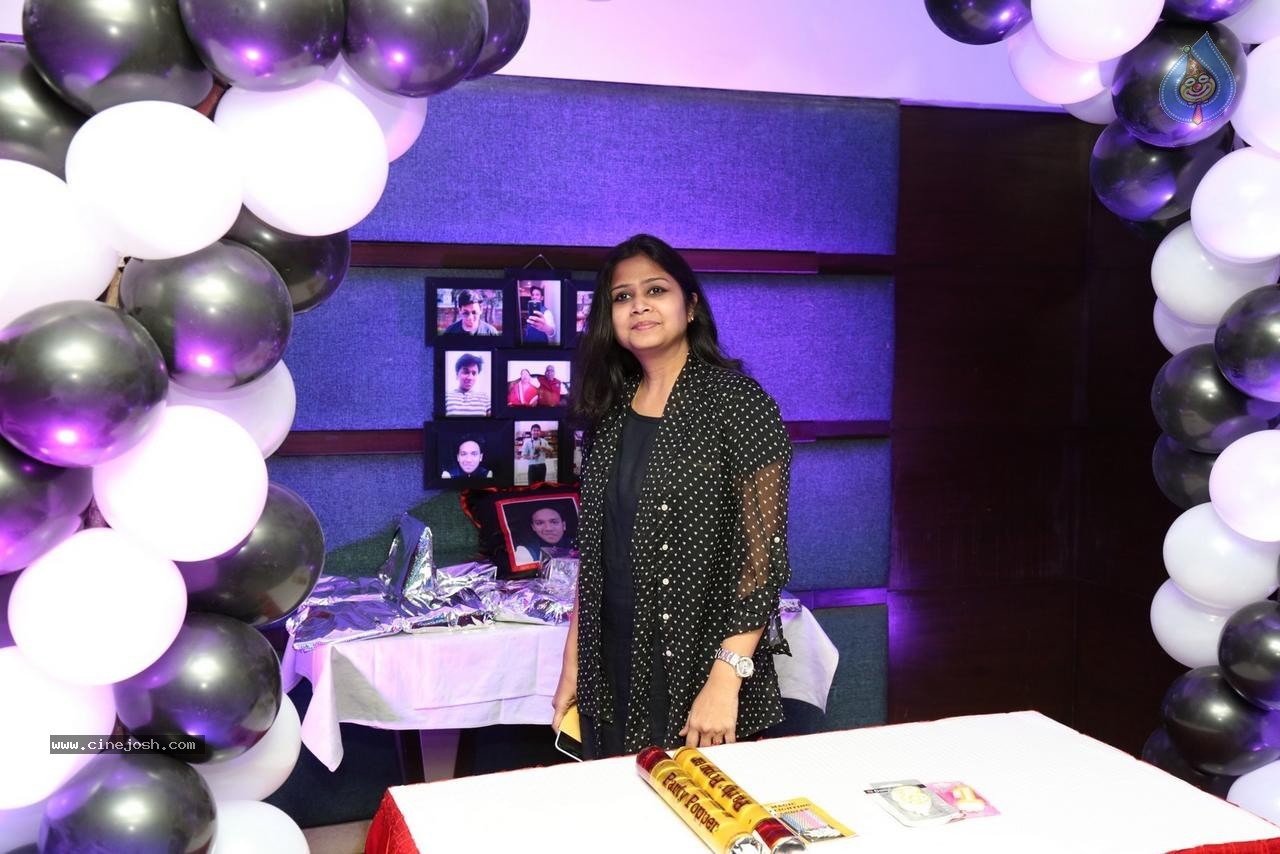 Sonu Jain Birthday Party - 62 / 107 photos