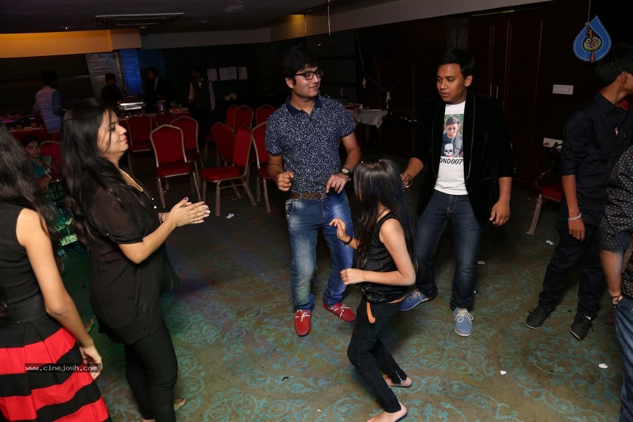 Sonu Jain Birthday Party - 71 / 107 photos