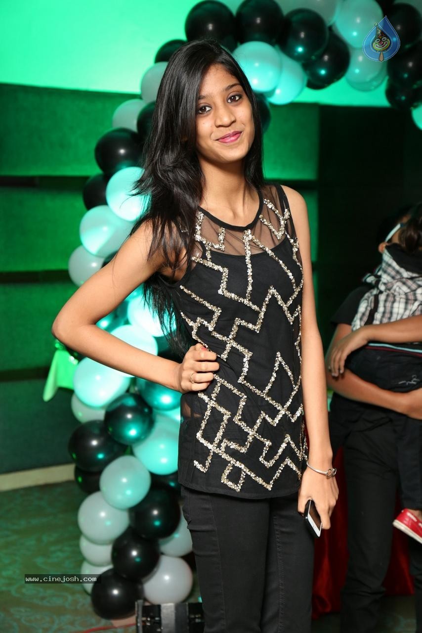 Sonu Jain Birthday Party - 73 / 107 photos