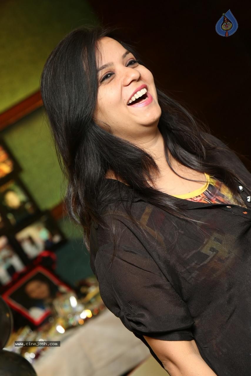 Sonu Jain Birthday Party - 75 / 107 photos