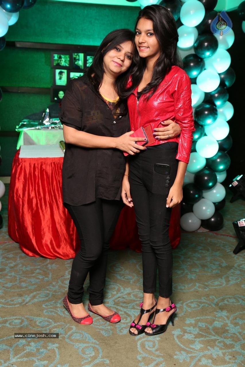 Sonu Jain Birthday Party - 79 / 107 photos